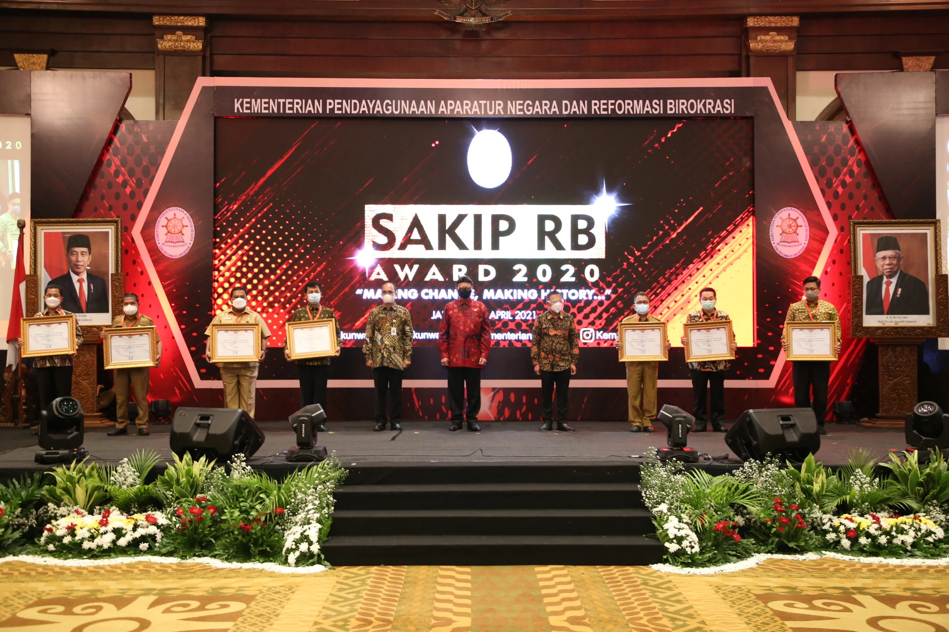 Foto Predikat BB untuk SAKIP dan predikat B untuk pelaksanaan Reformasi Birokrasi (RB) tahun 2020, Kemen PAN-RB, Jakarta (23 April 2021)